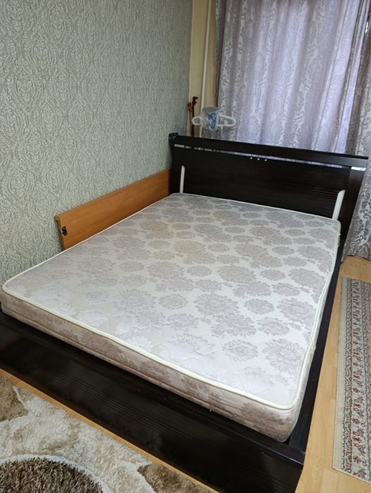 двухспальная кровать