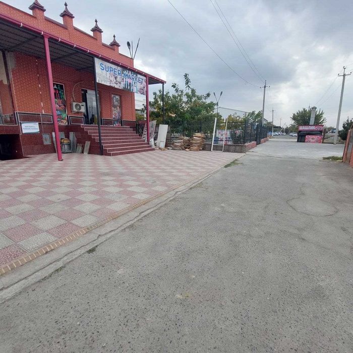 Продается в дол трассы 30 соток спер-маркет и бар и салоны за 310000уе