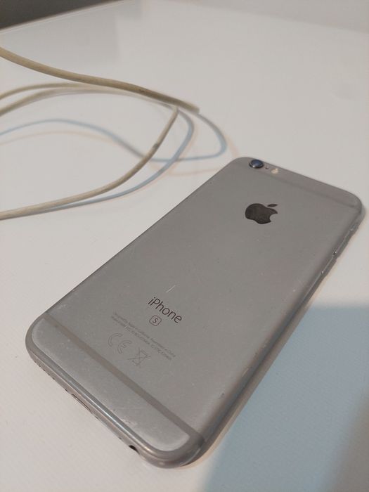 iPhone 6s + коробка + кабель, не включается