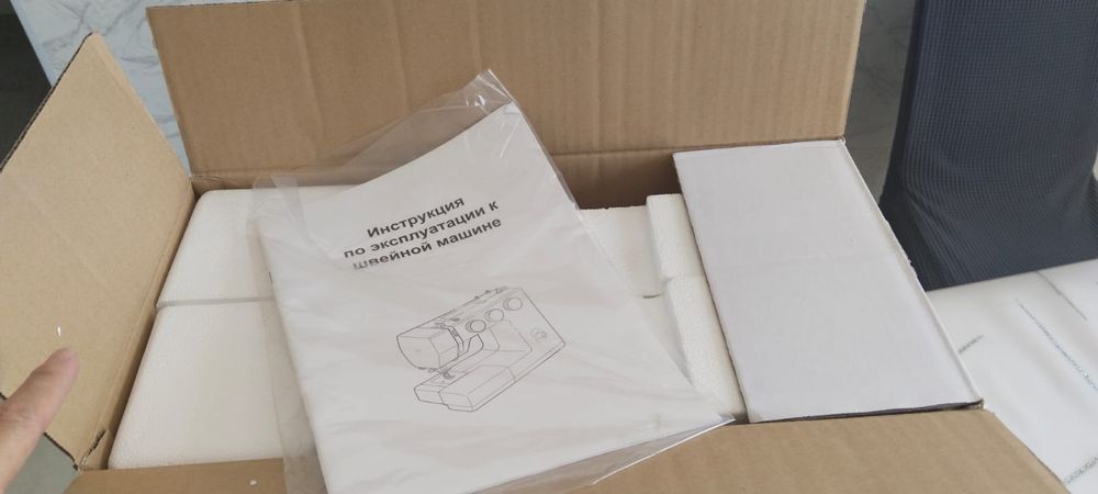 Продам швейную машину Janome Stella