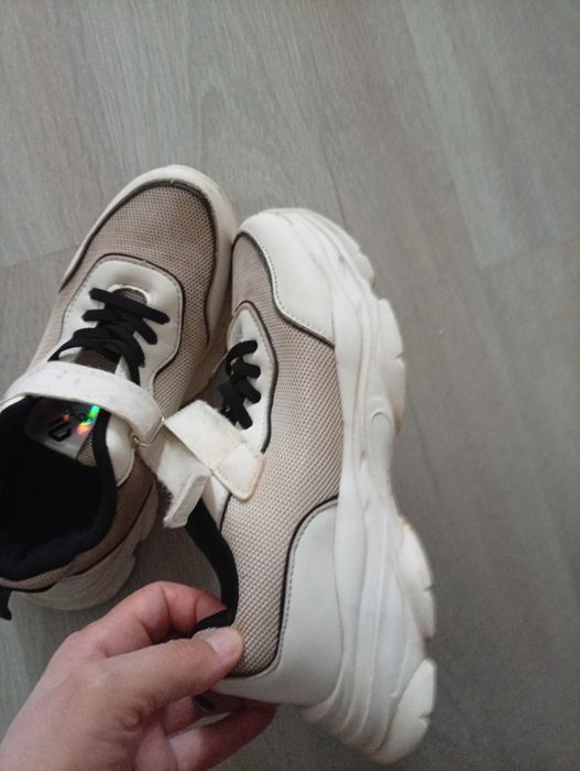 Кроссовки белые для девочки и для мальчика