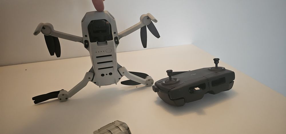 Drona DJI Mavic 1 baterie si controler