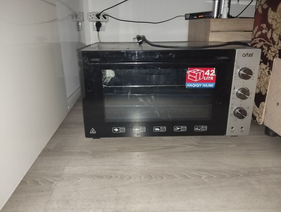 Продам электропечь  Artel, объем 42 литра