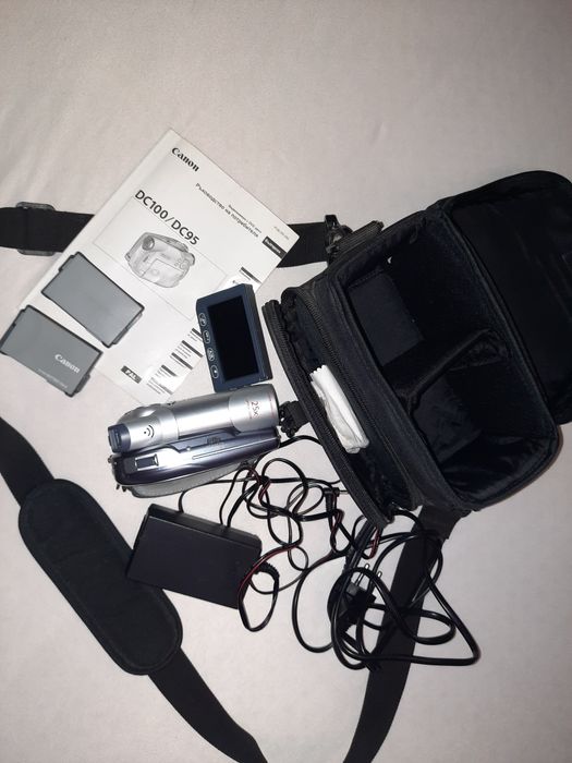 Видеокамера CANON DC 100