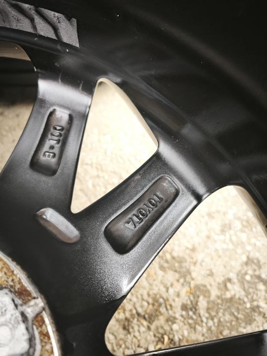 16" оригинални алуминиеви джанти за Toyota Yaris Hybrid.