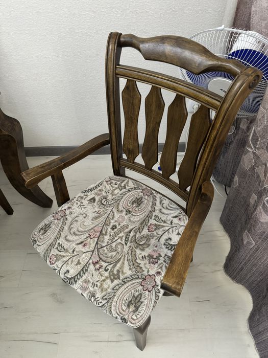 Стол со стульями