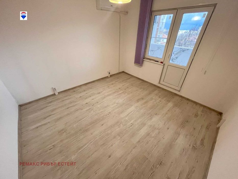 Продава се Тристаен апартамент в Русе, Родина 3 - 92 кв.м за 720 €/кв.м - Снимка #3
