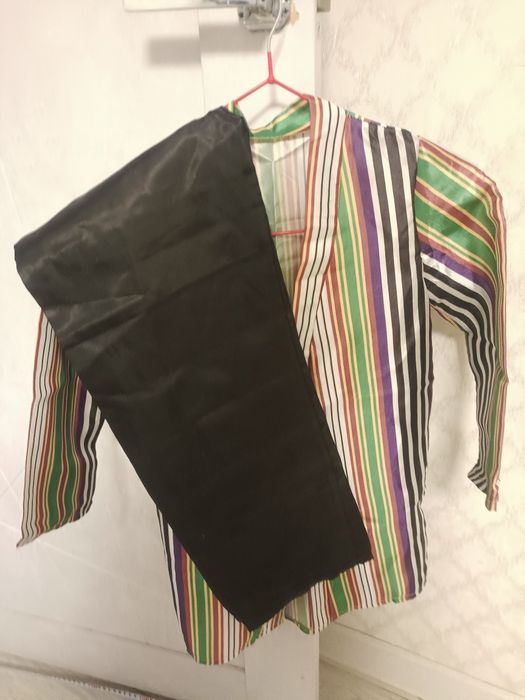 Продаю платье, костюмы