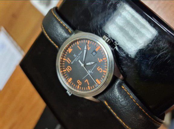 Продам швейцарские часы Bernhard H Mayer Spitfire