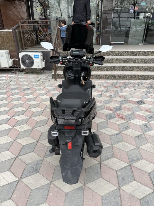 Tank skutor sotiladi