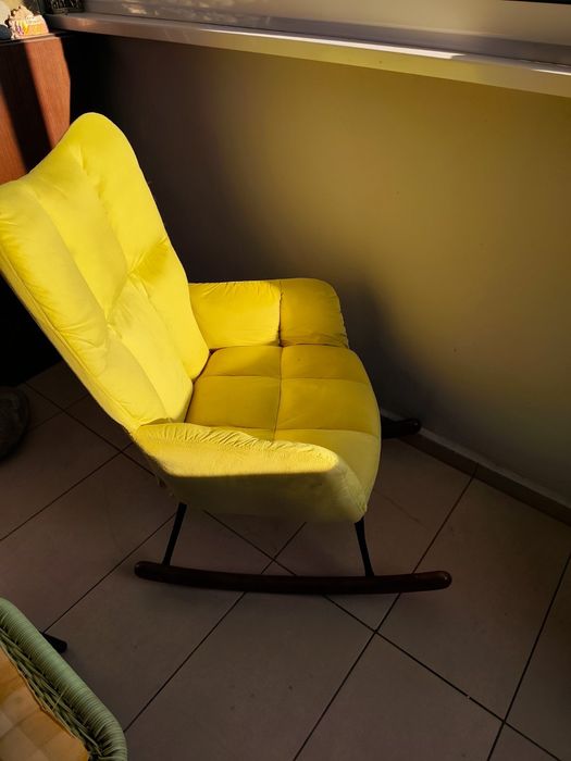 Люлеещ стол жълт