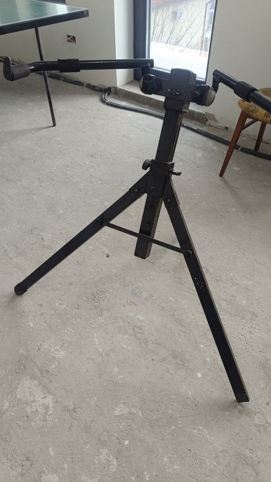 Stativ reglabil pentru orice tip de orga