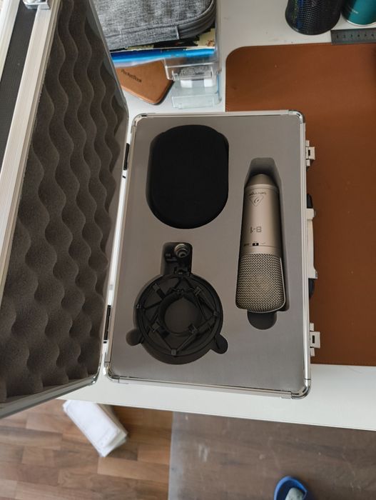 Микрофон Berhinger BH1