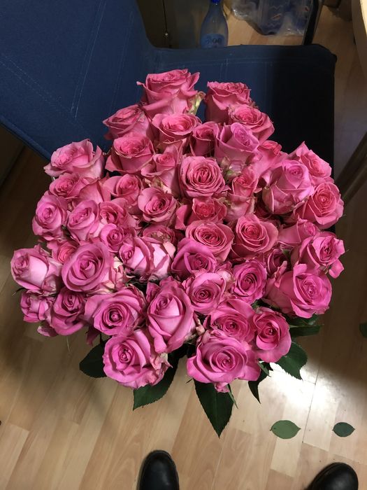 Trandafiri proaspeți în buchete rafinate- minim 25 fire