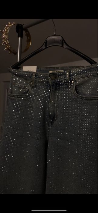 Blugi lejeri cu sclipici moderni