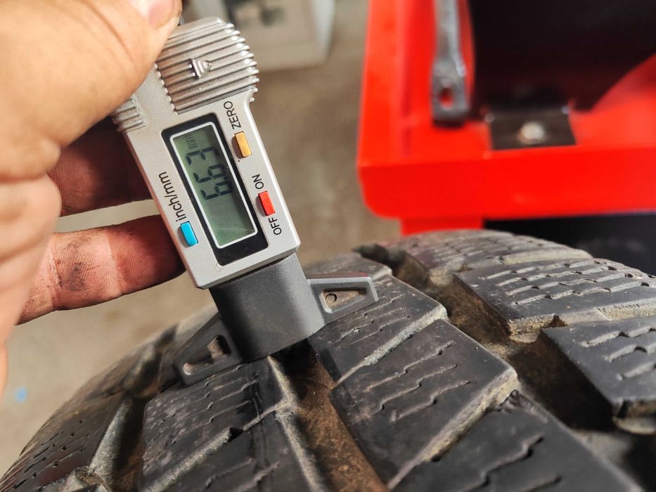 2бр.зимни гуми 235/65/16C Platin