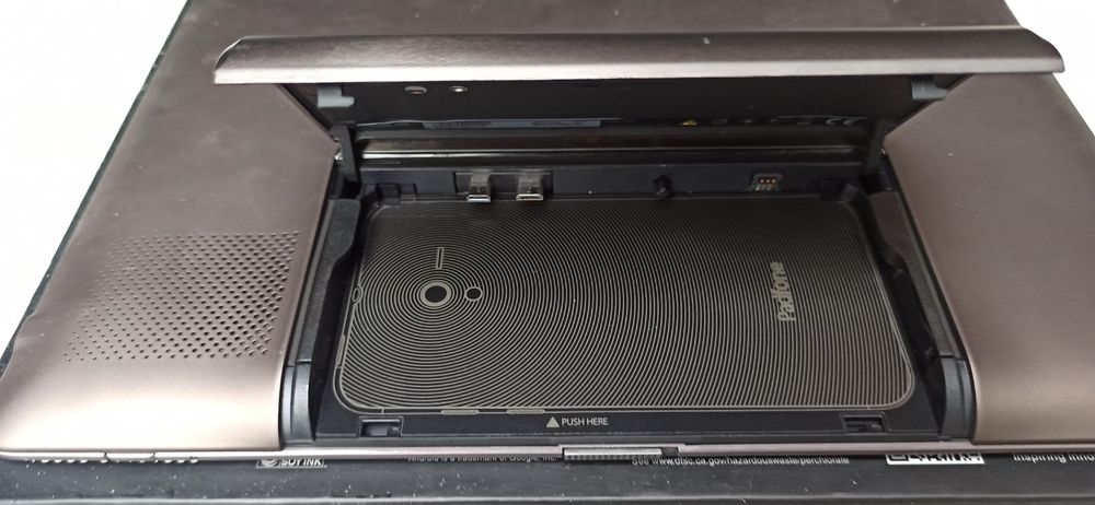 Asus Eee Pad Transformers TF101 și Padfone Station