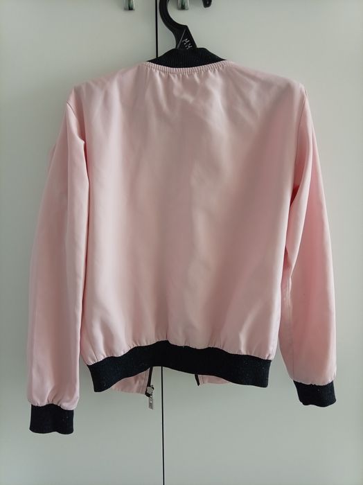 Продам джинсовую куртку для девочки