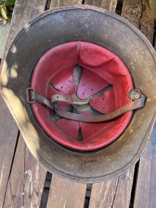 Рядка.Камуфлажна българска военна каска.