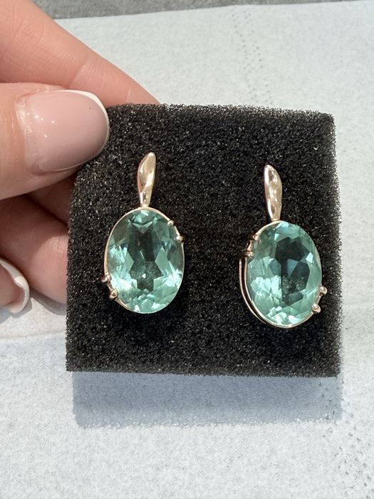 Продам золотые серьги