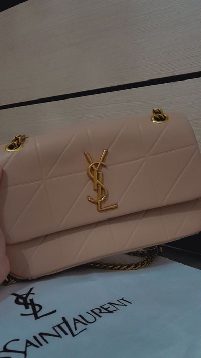 Бежевая сумка от бренда YSL