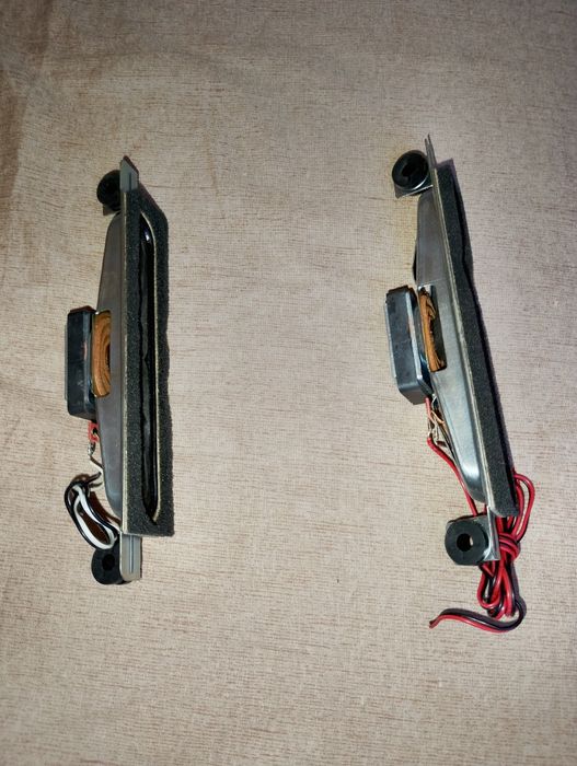 Продавам два говорителя от телевизор Нео с отлично стерео звучене.