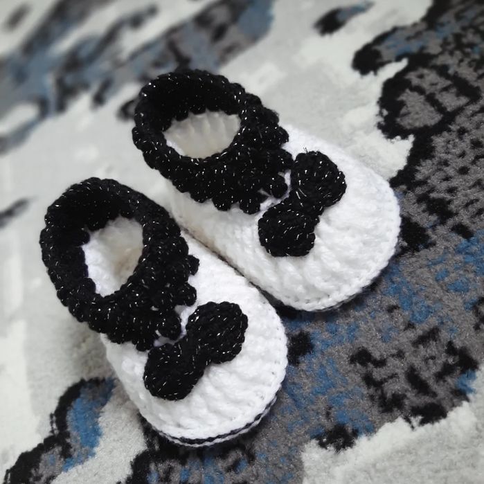 Детиски пинетки ручная работа