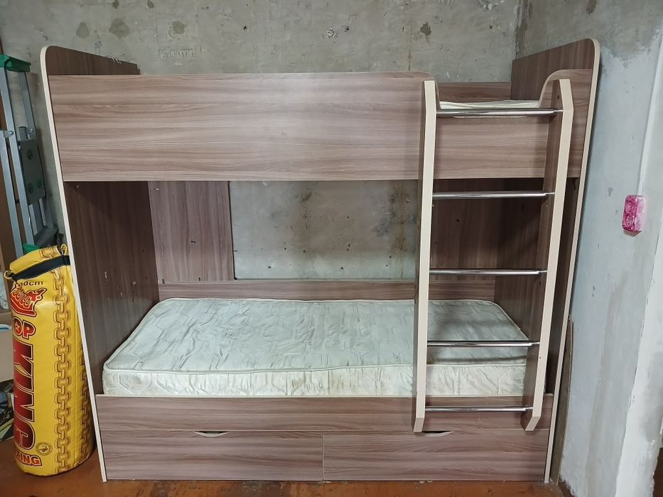 Продам двух ярусную подроскову кровать