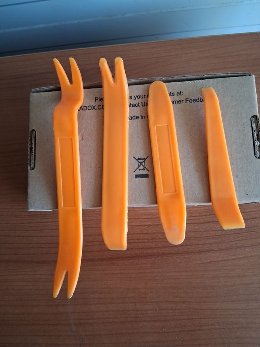 Vand scule pentru demontare clipsuri