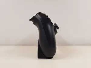 Невидима стойка за PS4 контролер – минималистичен дизайн