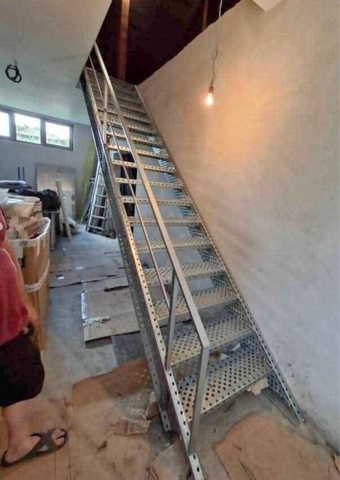 Scari zincate de exterior