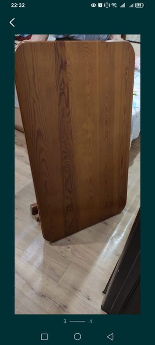 Деревянный стол со стульями