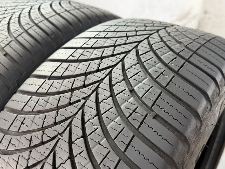 225/45/17 Goodyear 2Броя: 80€ 6.5мм Всесезонни гуми