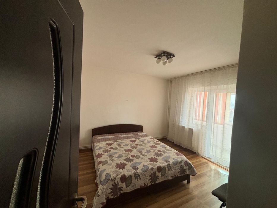 Inchiriez apartament