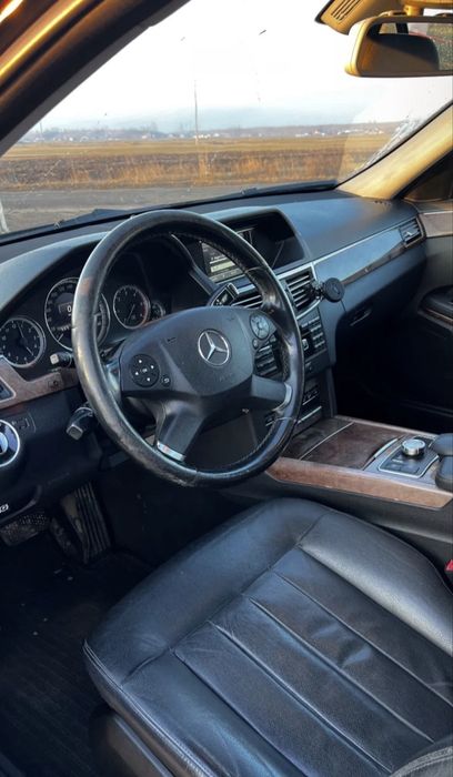 Mercedes E200 / Al doilea proprietar / Cutie Automata / Elegance