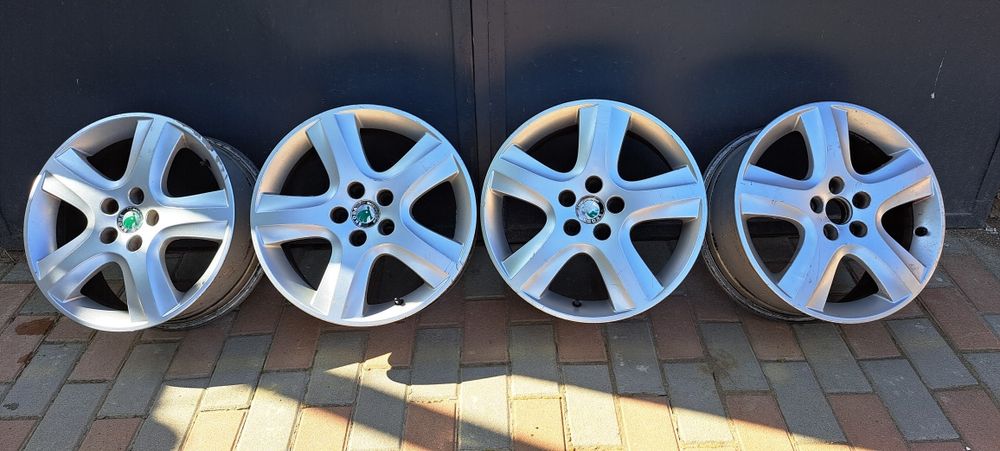 De vanzare Jenti Skoda 1