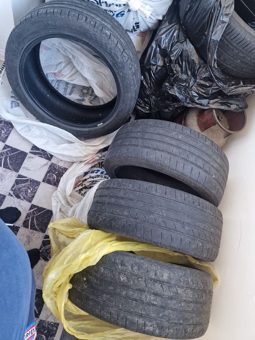 Продам 235/45/18 летние шины