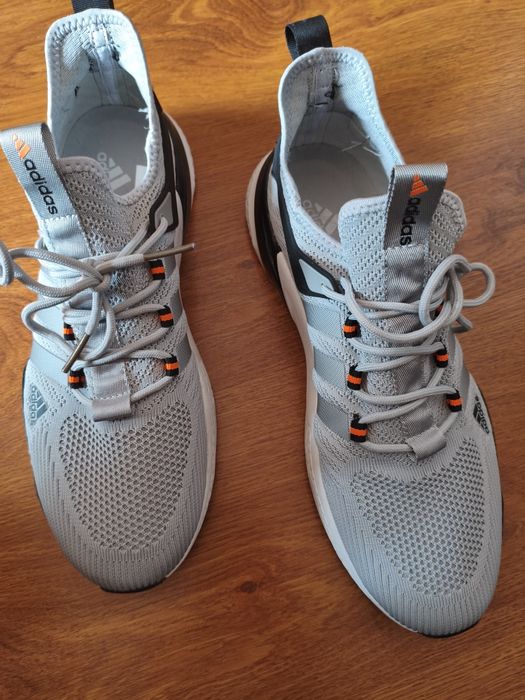 Продам кроссовки Adidas p-p45