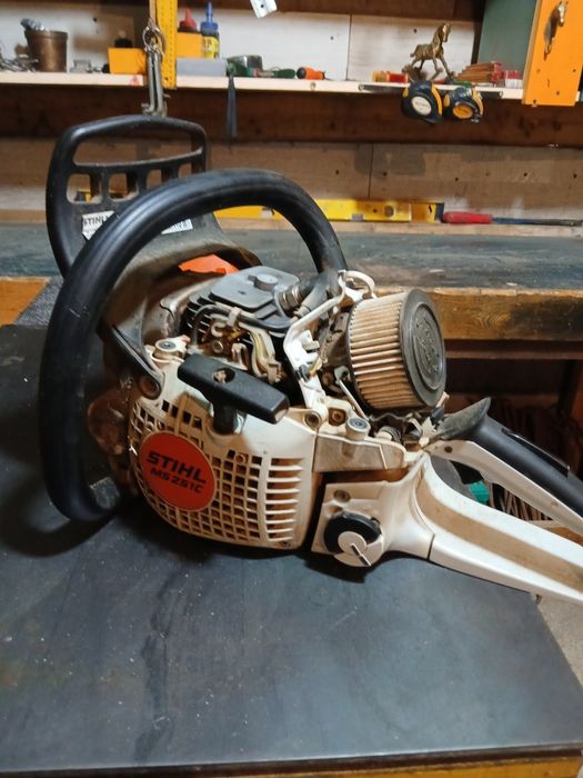 Vând STIHL 251 c