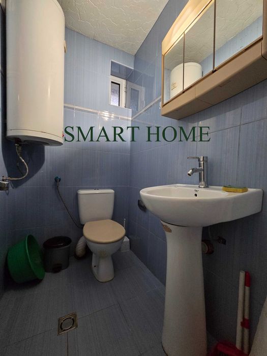 Партерна гарсониера до Езикова гимназия!