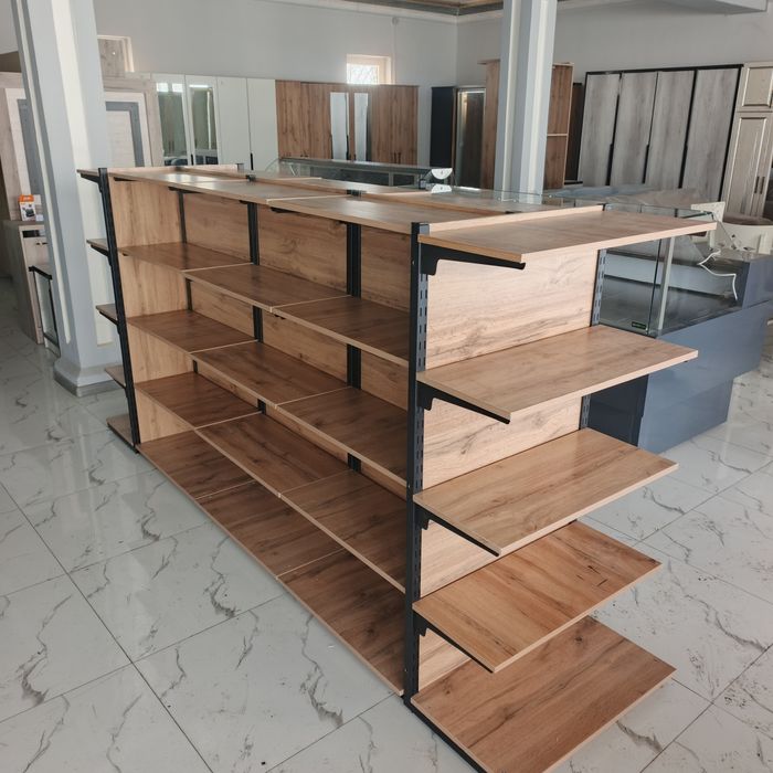 Stelaj. Prilavka poʻlka vitrina