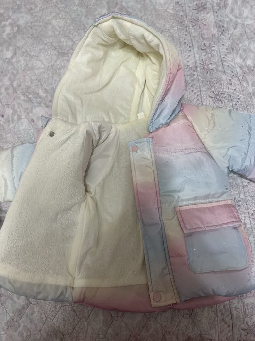Теплая курточка на девочку