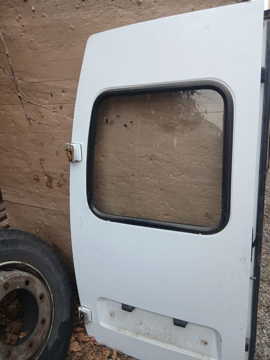 Продам  двери газель
