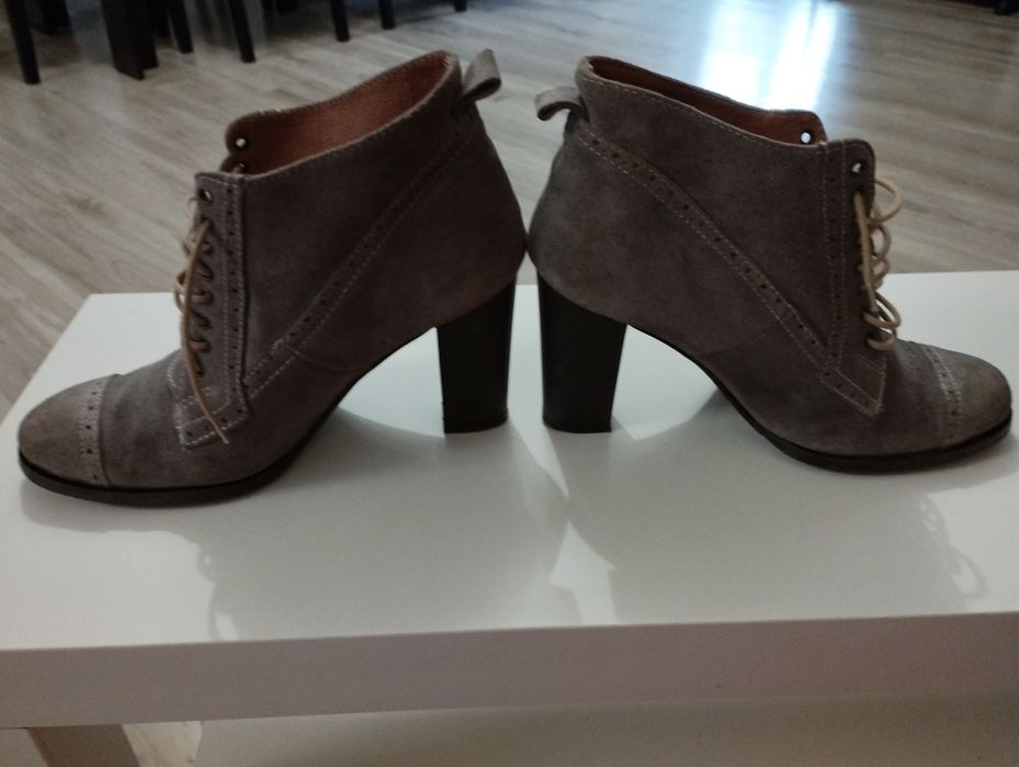 Ghete  piele măsura 37