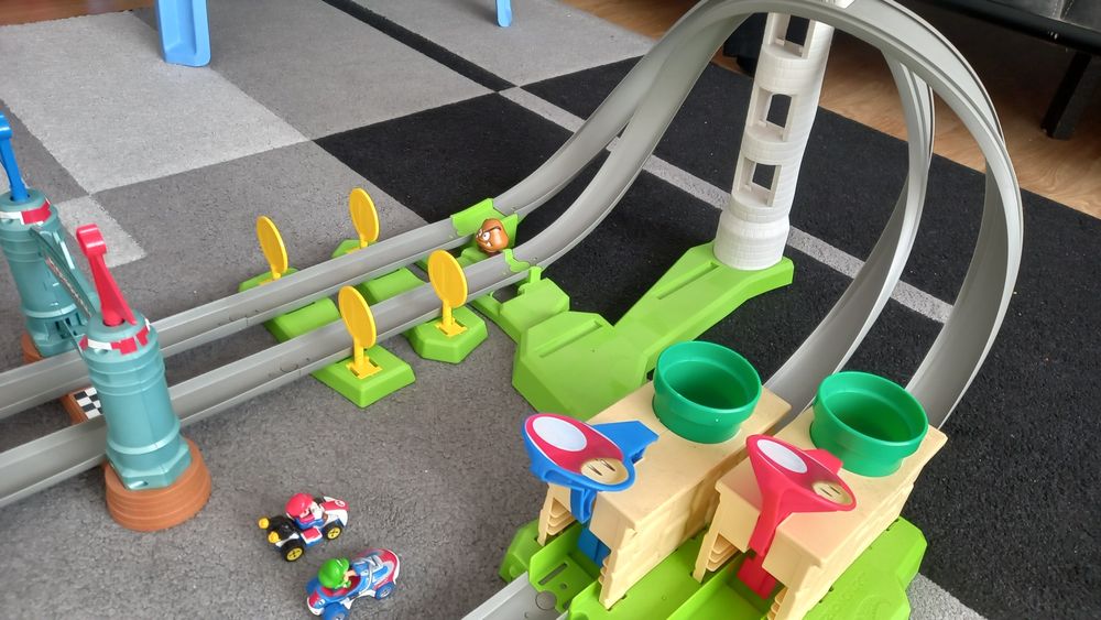 Circuit hot wheels mario kart