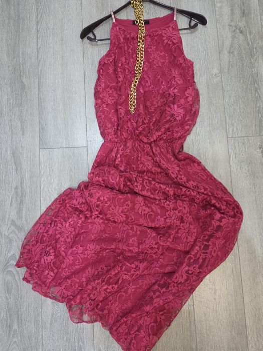 Костюмы и платья