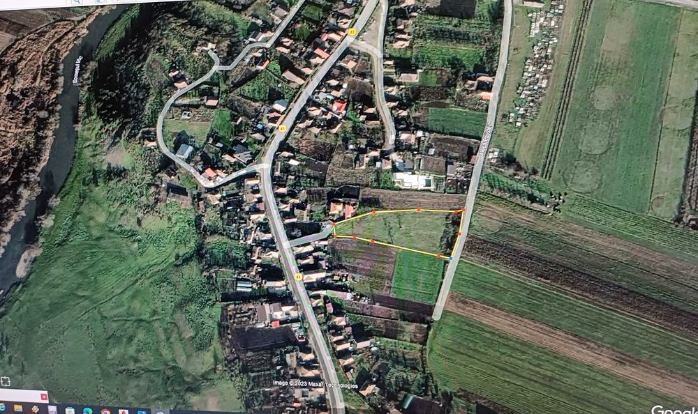 Vand teren intravilan Jucul de SuS – 3754 mp, 2 deschideri, utilități