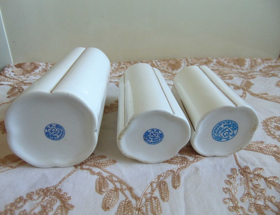Три вазички български костен порцелан
