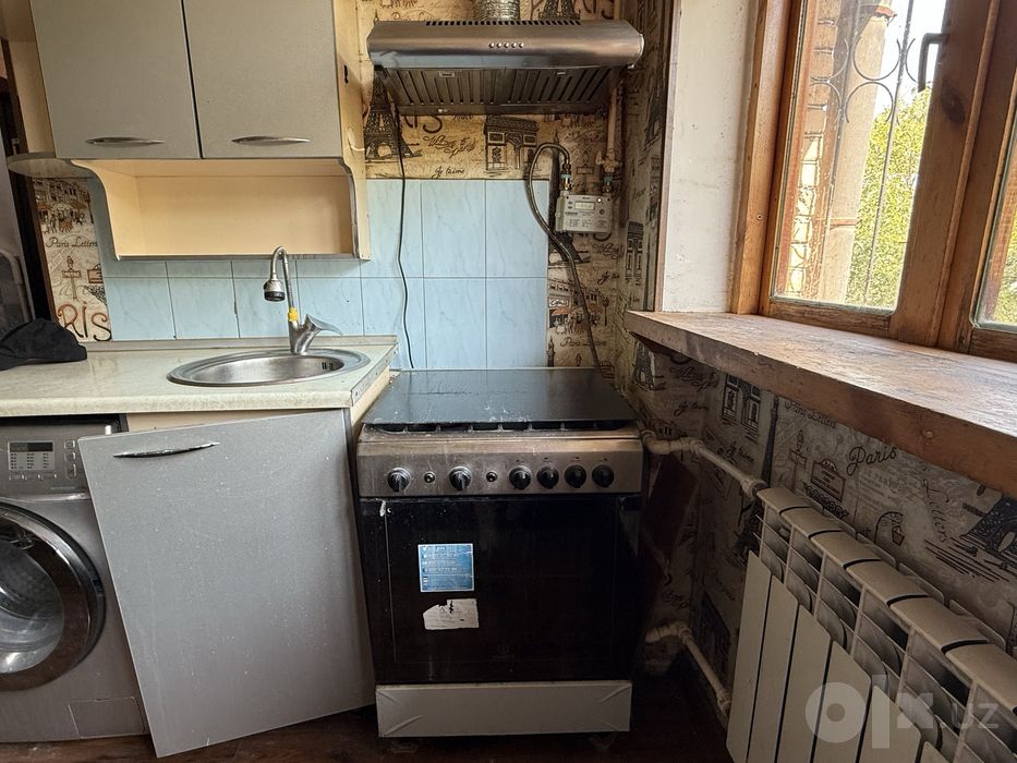 Продается плита Indesit и вытяжка к ней