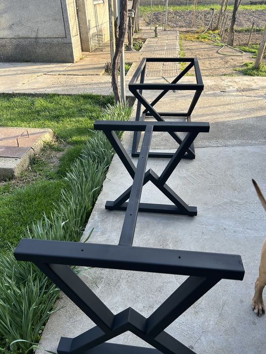 Стойки за маси и пейки